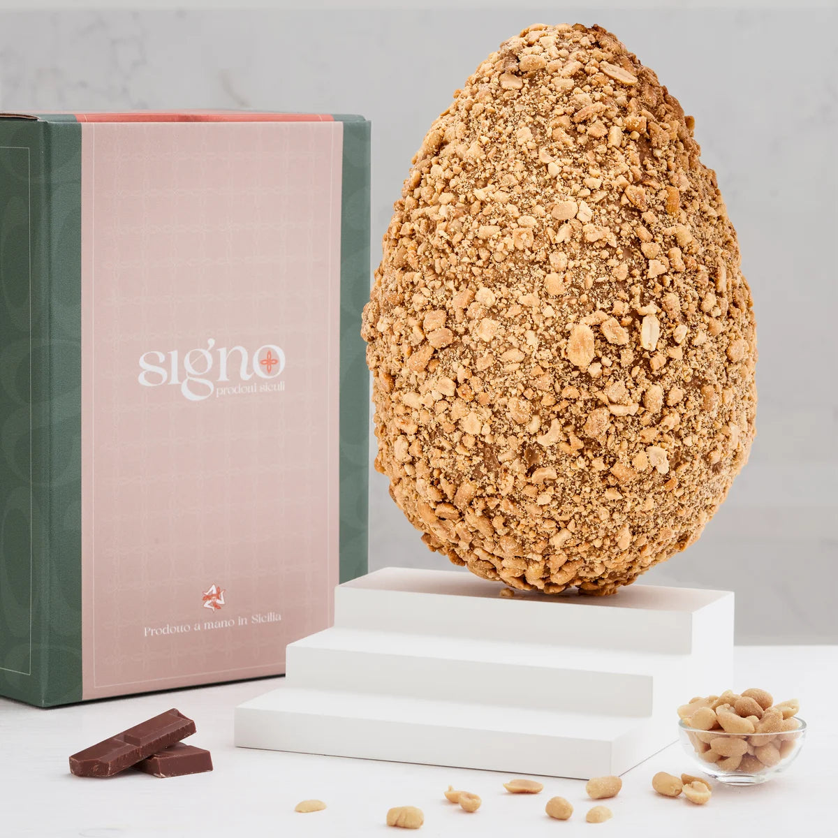 Uovo Artigianale Cioccolato al Caramello Ricoperto di Arachidi