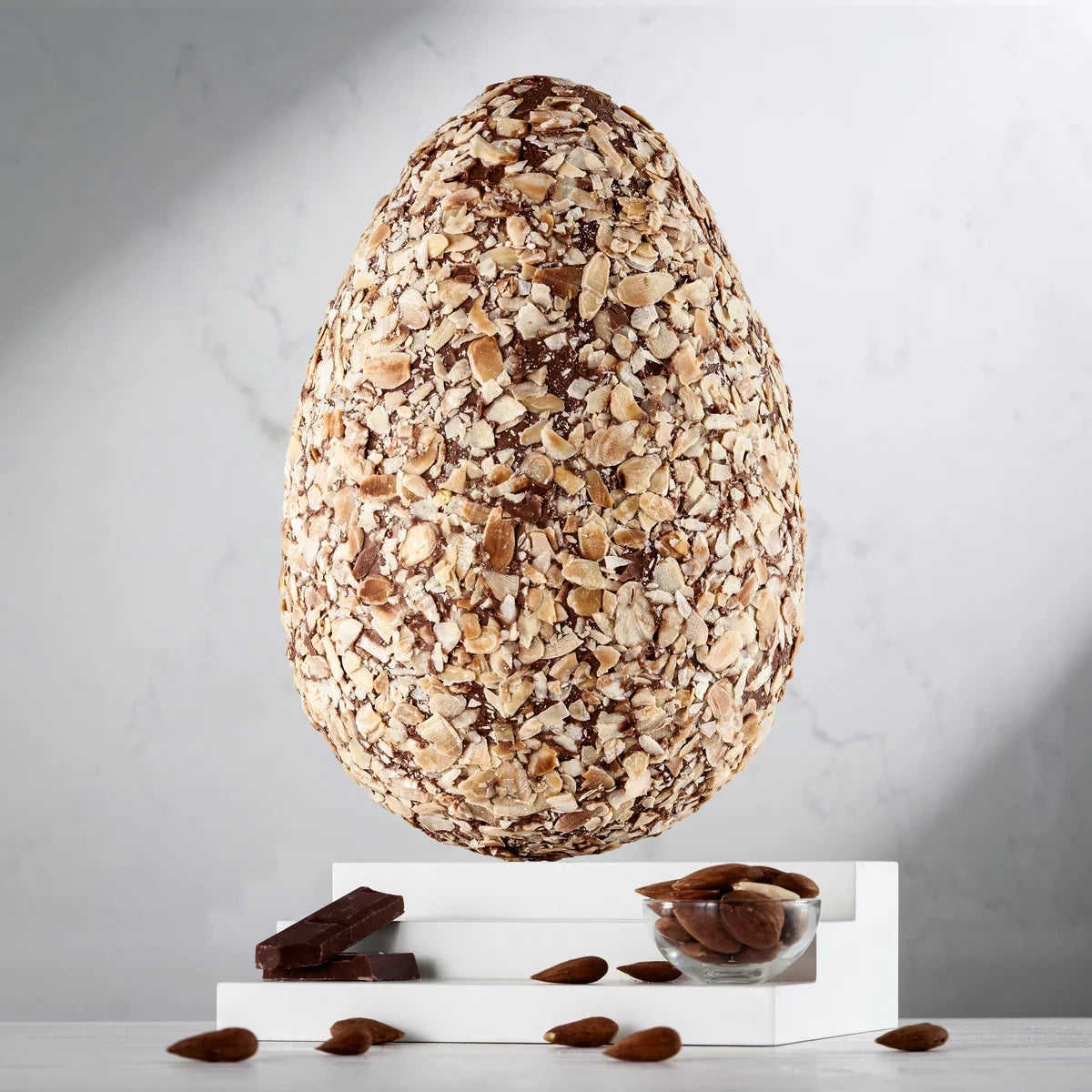 Uovo Artigianale Cioccolato al Latte Granellato Mandorla