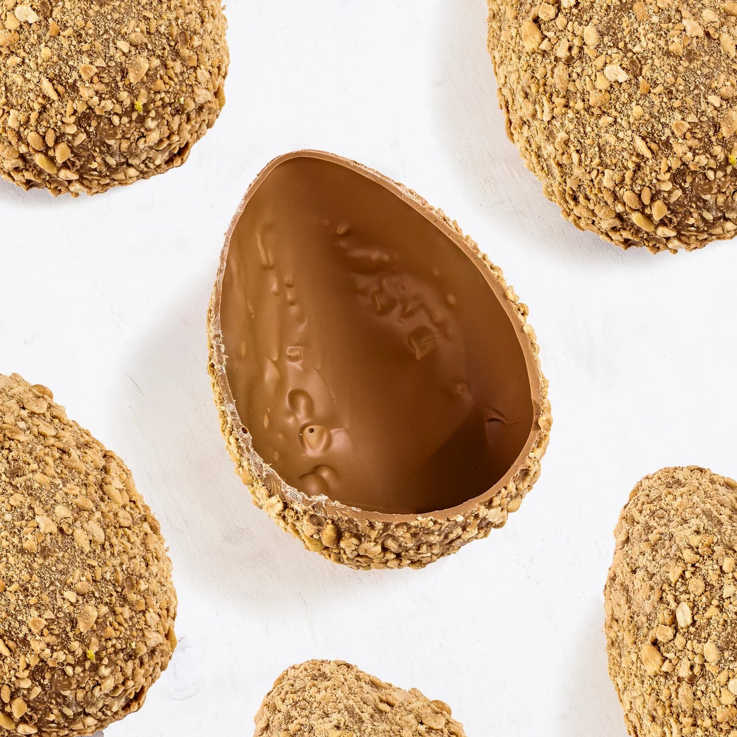 Uovo Artigianale Cioccolato al Caramello Ricoperto di Arachidi | 700g