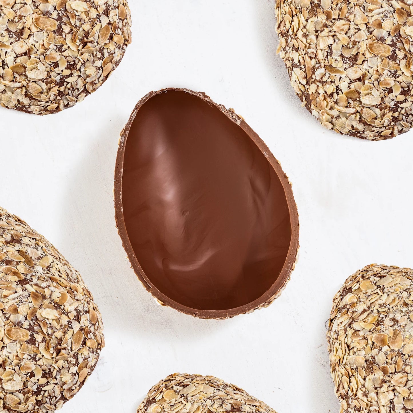 Uovo Artigianale Cioccolato al Latte Granellato Mandorla | 700g