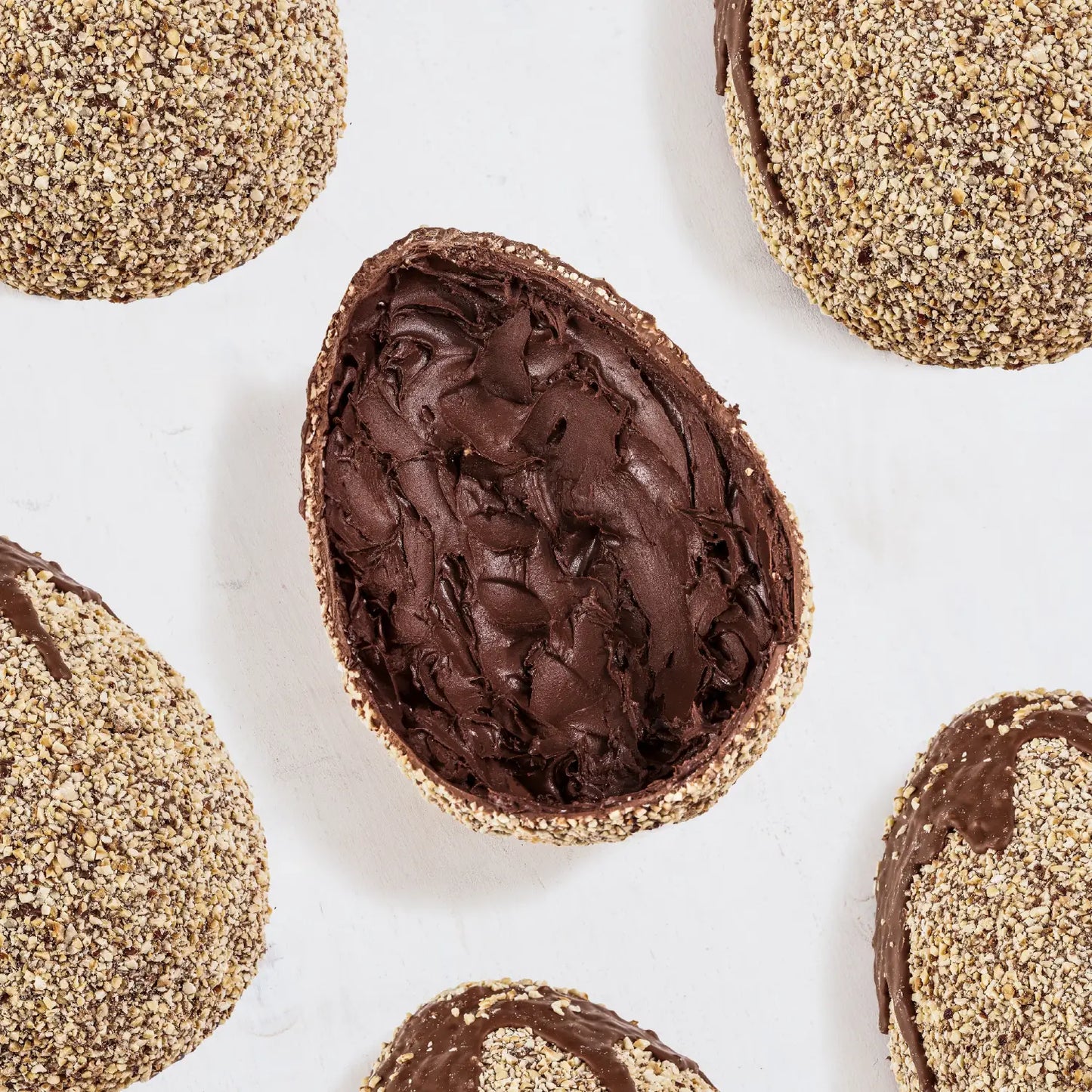 Uovo Artigianale al Latte Farcito con Crema alla Nocciola Granellato Nocciola | 900g