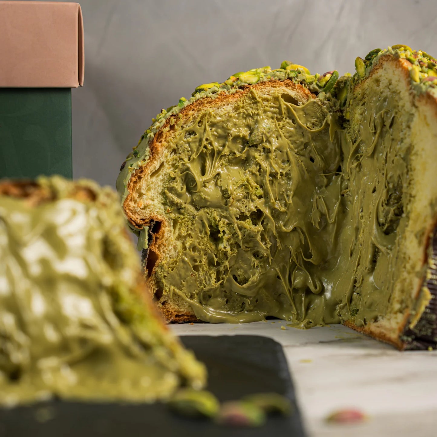 Panettone Artigianale Extra Pistacchio con 500g di Crema | 1,5kg