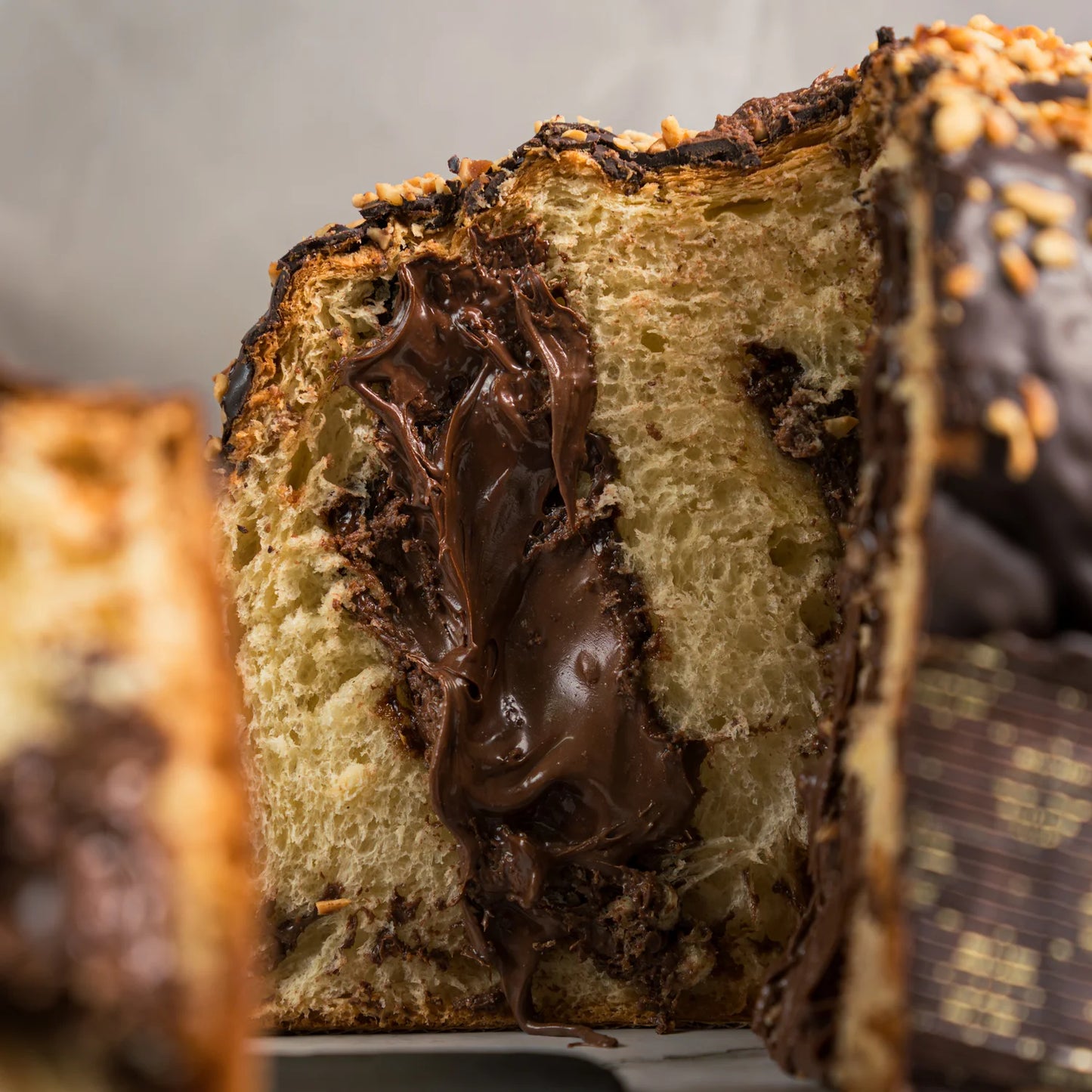 Panettone Artigianale Farcito con Crema alla Nocciola | 1,2kg