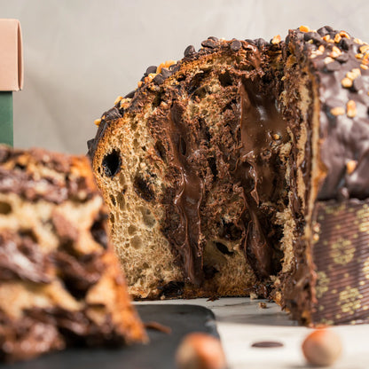 Panettone Artigianale con Gocce di Cioccolato e Crema alla Nocciola | 1,2kg